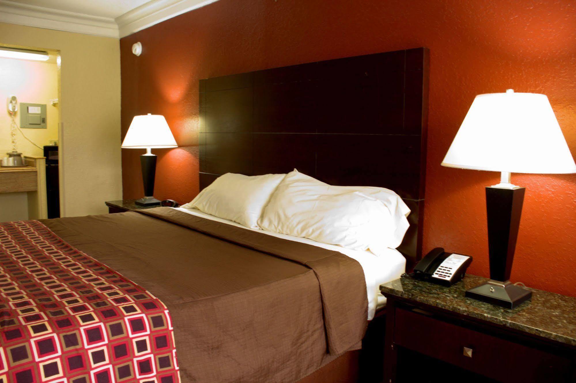 Polynesian Inn Saint Cloud Bagian luar foto