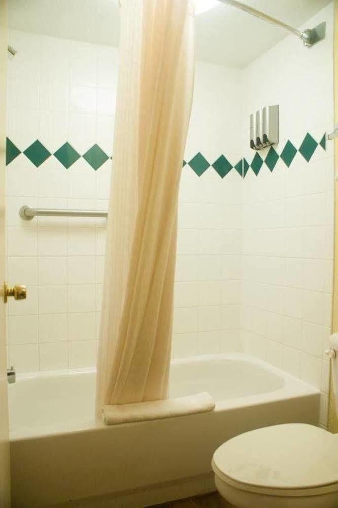 Polynesian Inn Saint Cloud Bagian luar foto