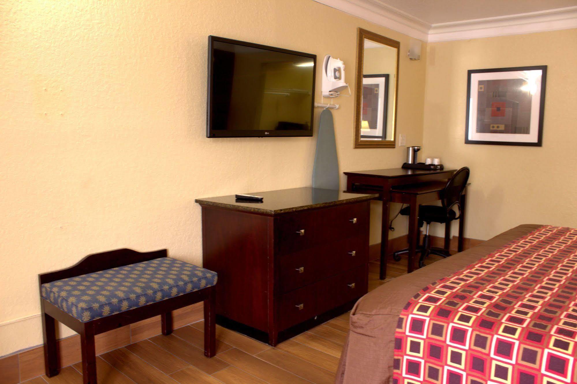 Polynesian Inn Saint Cloud Bagian luar foto