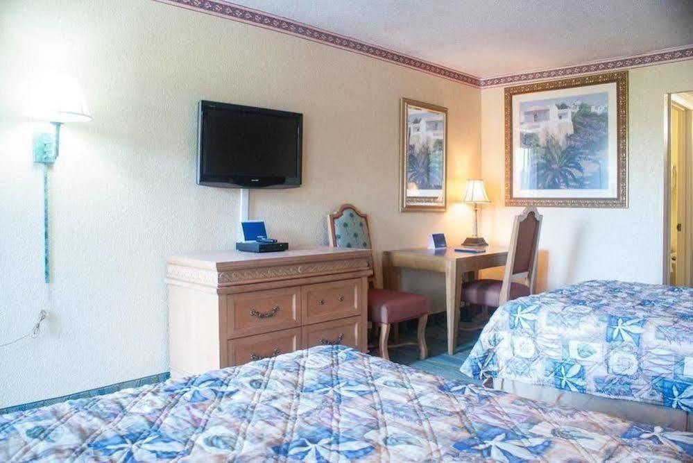 Polynesian Inn Saint Cloud Bagian luar foto
