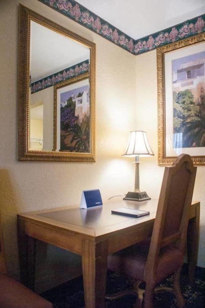 Polynesian Inn Saint Cloud Bagian luar foto